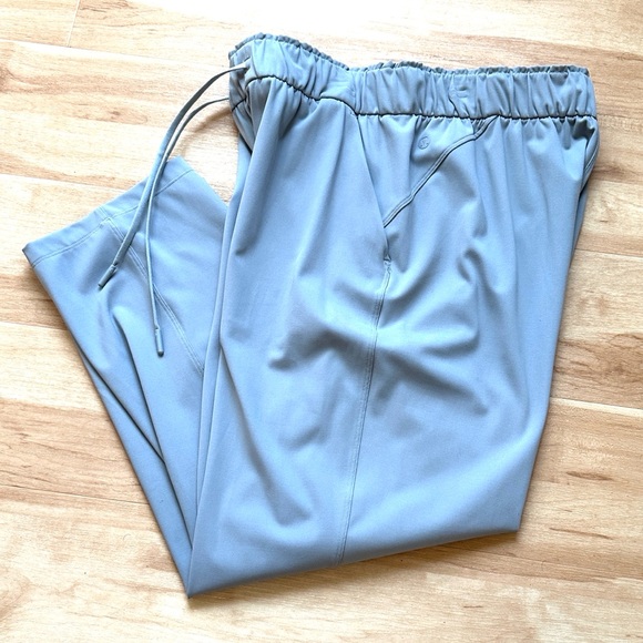 Lululemon Stretch High Rise
Crop 23" - Rhino Grey - Picture 5 of 6